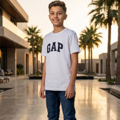 صورة تيشيرت GAP ابيض مقلم